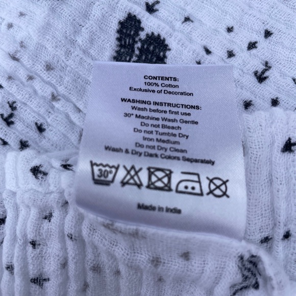 Baby Dew Muslin Swaddle Blanket - black white Cactus print - Picture 3 of 5